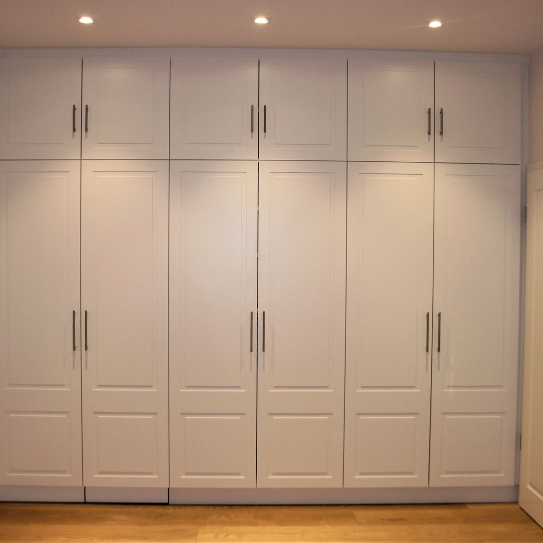 raumhoher Kleiderschrank