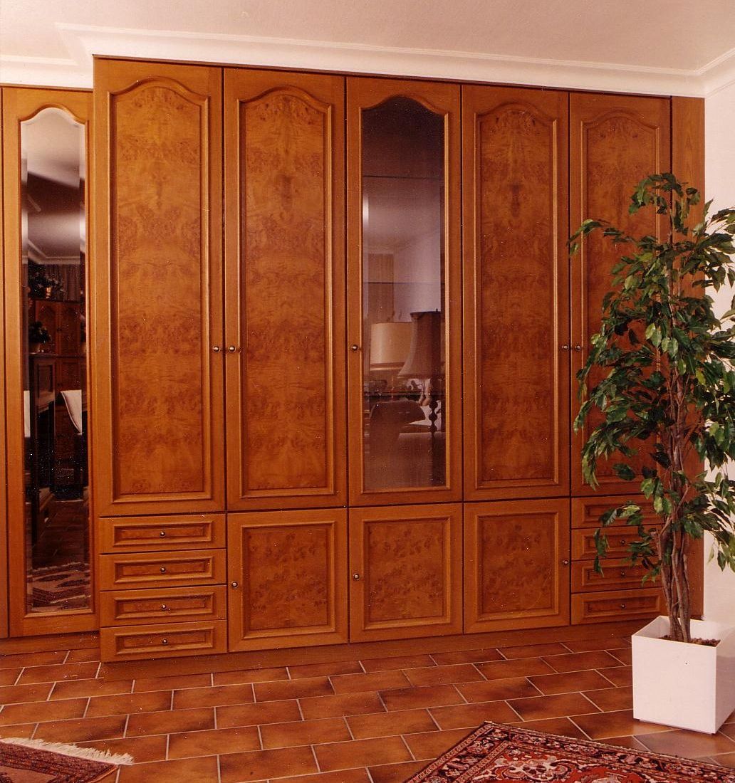Geschirrschrank aus Masereiche