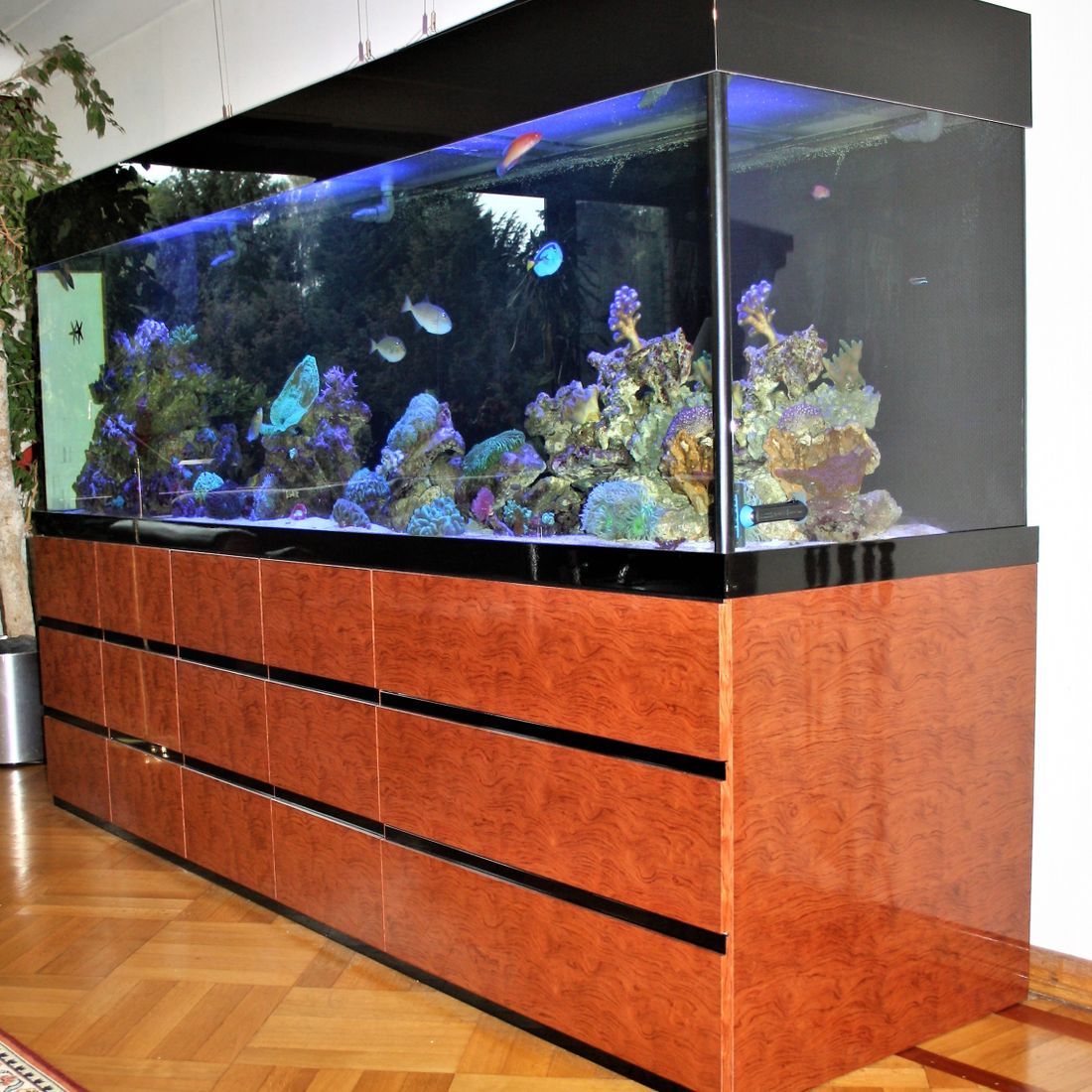 Aquarium Unterschrank